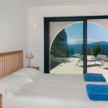 Villa Aigue-belle Sleeps 8 Pool Air Con Wifi *