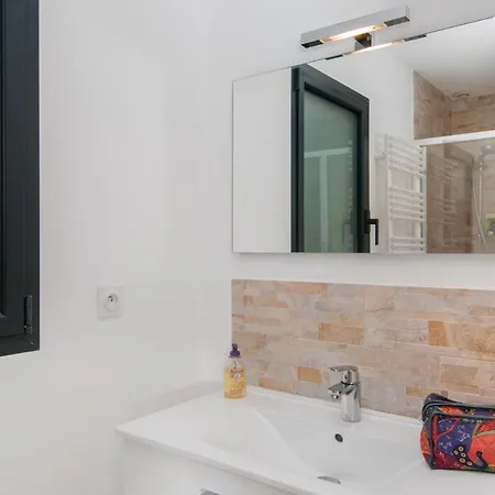 Aigue-belle Sleeps 8 Pool Air Con Wifi Le Lavandou