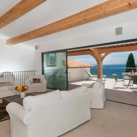 Aigue-belle Sleeps 8 Pool Air Con Wifi Le Lavandou