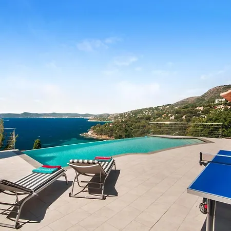 Aigue-belle Sleeps 8 Pool Air Con Wifi Villa