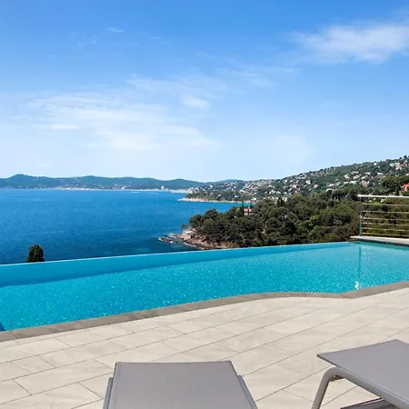 Villa Aigue-belle Sleeps 8 Pool Air Con Wifi