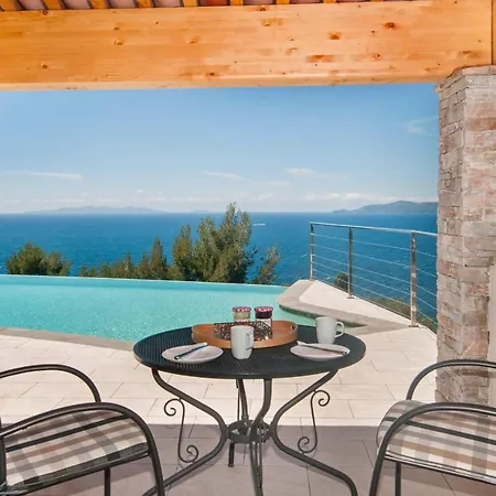 Villa Aigue-belle Sleeps 8 Pool Air Con Wifi *