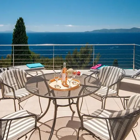 Aigue-belle Sleeps 8 Pool Air Con Wifi Le Lavandou
